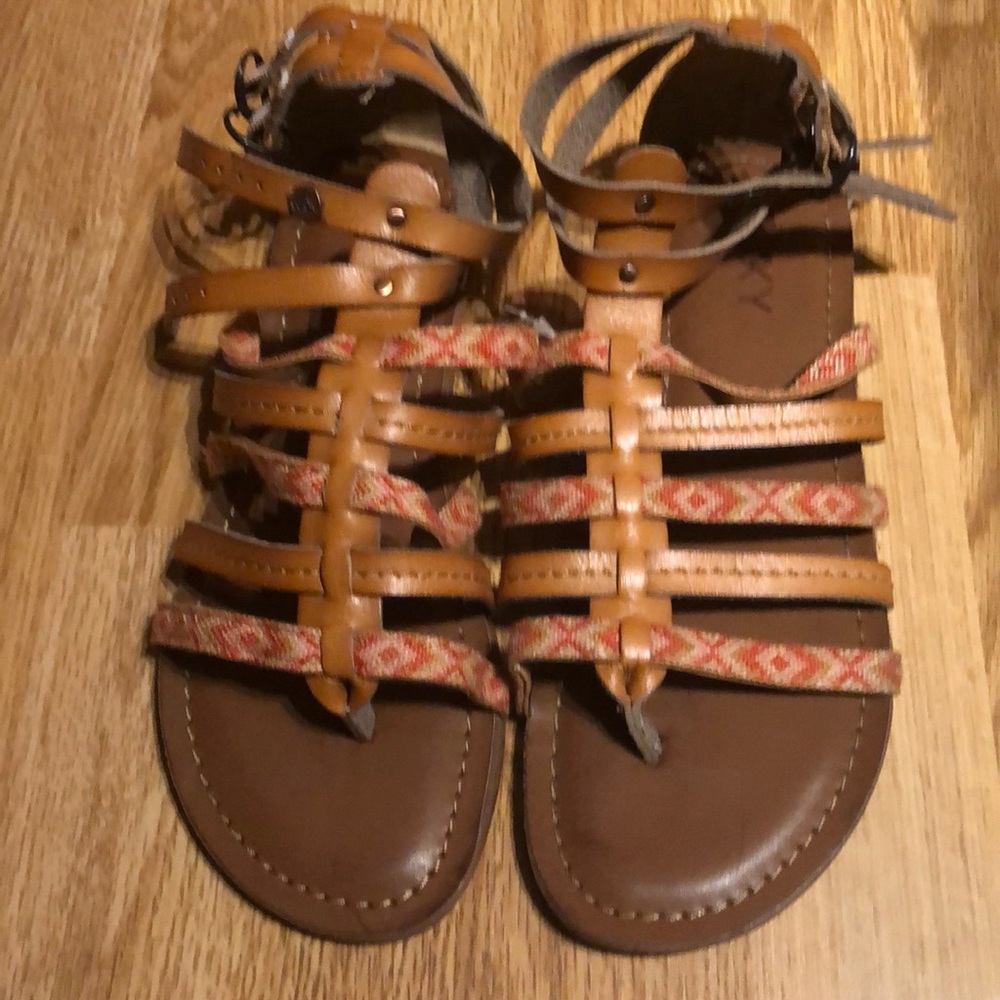 Roxy sandals.
